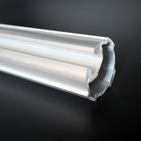 tubo delgado de aluminio